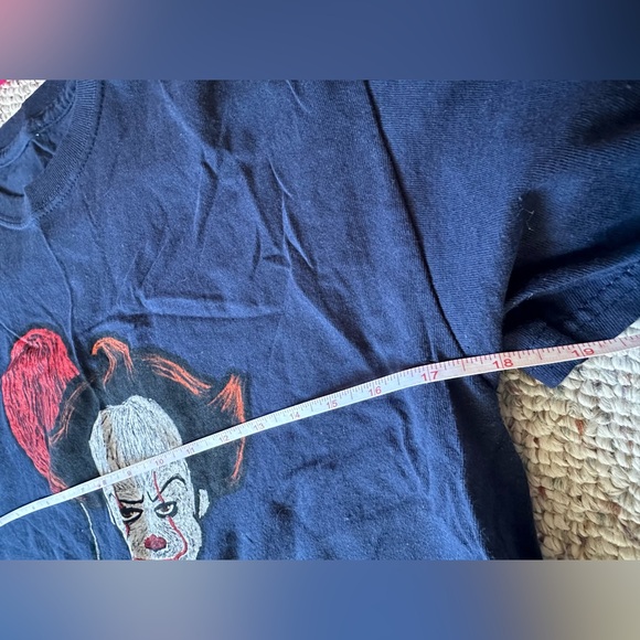 Pennywise the Clown T-Shirt - Picture 4 of 5